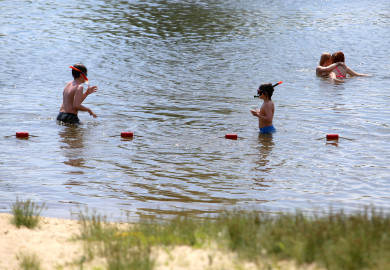 Что такое «зуд купальщика» и что делать при заражении личинками паразита, рассказали врачи