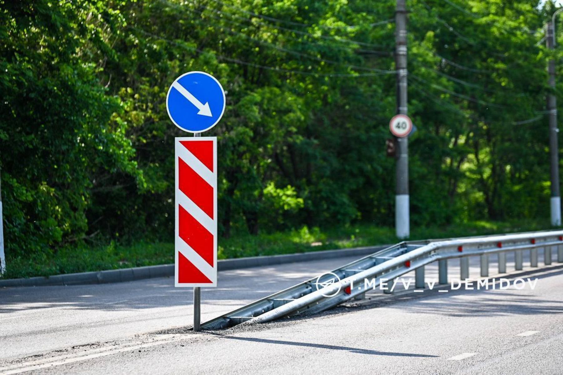 В Белгороде завершили установку дорожного барьера на Костюкова