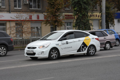 Цены на такси взлетели до небес на фоне отключения интернета в Воронеже 