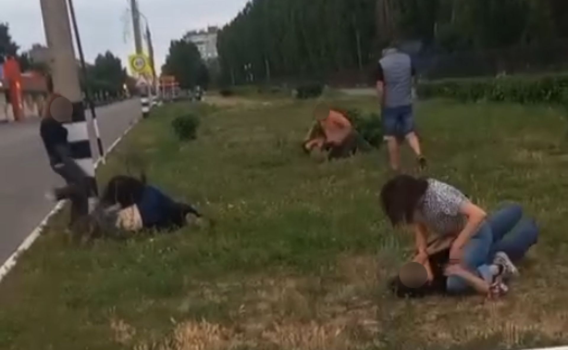 Полиция заинтересовалась дракой молодых людей в парке в Воронежской области
