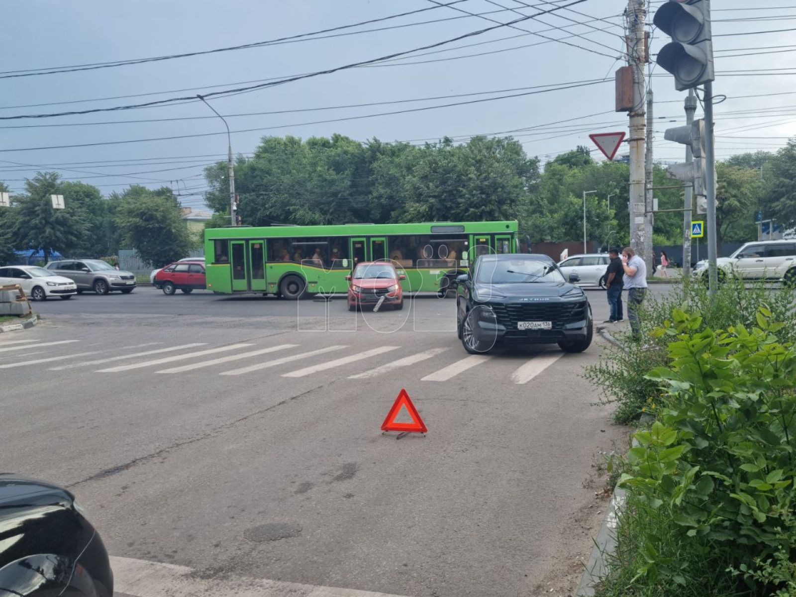О ДТП на перекрёстке Московского проспекта сообщили воронежцы
