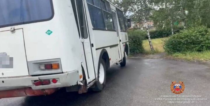 В Старом Осколе автомобиль ЧОПа влетел в автобус