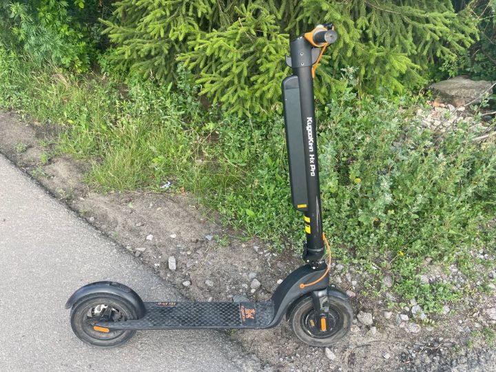 Двое детей пострадали при столкновении самоката и легковушки в Воронежской области