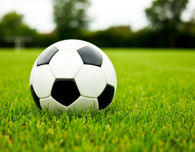 Тренер сборной России рассказал, насколько завышены зарплаты футболистов 