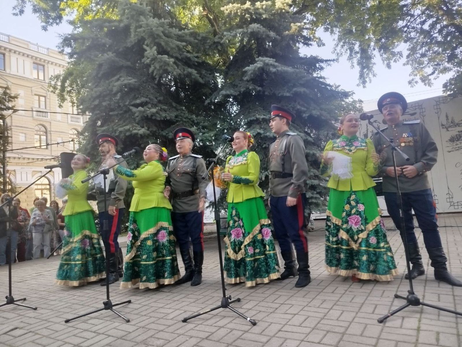 Ансамбль «Держава» покорил Воронеж бесплатным концертом с&nbsp;казачьими песнями