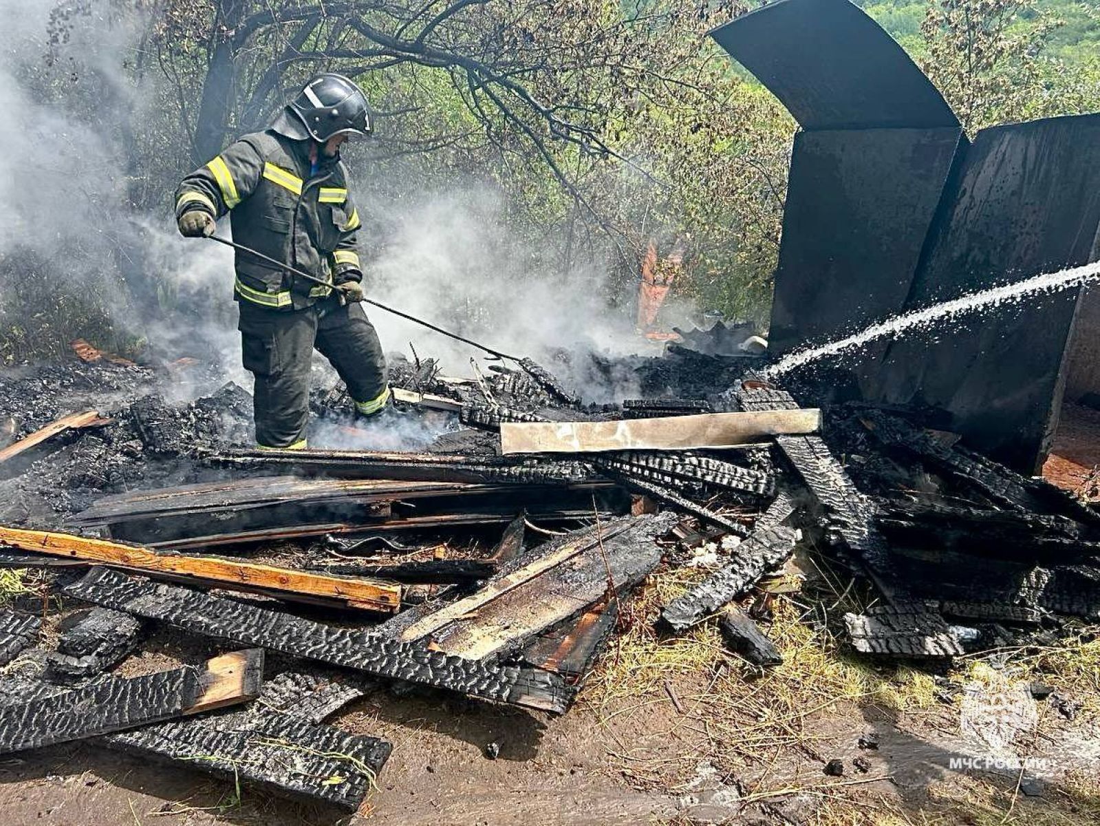 Под Белгородом сгорели баня, гараж и сарай