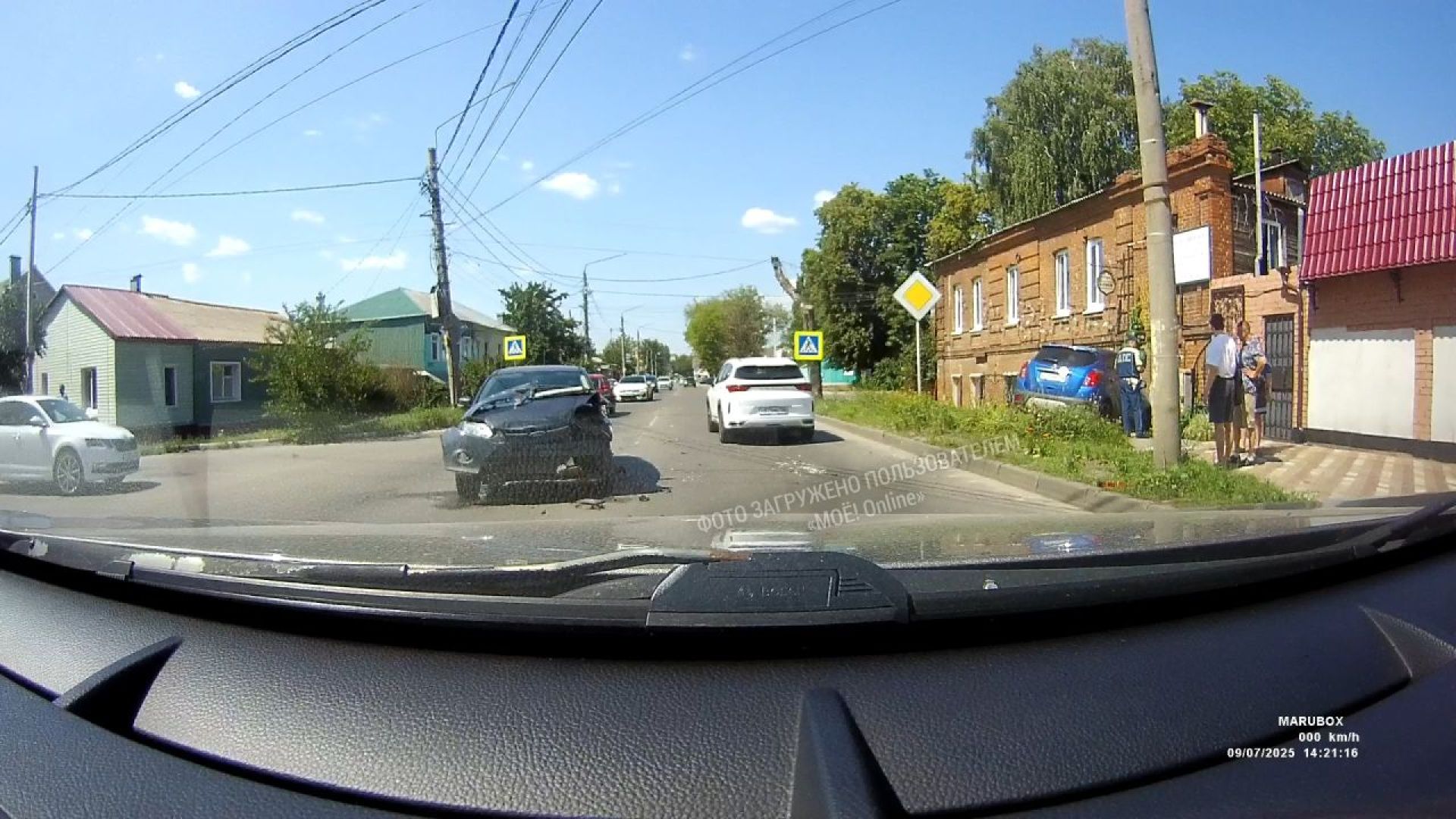 Легковушка улетела в дом после ДТП в Воронеже