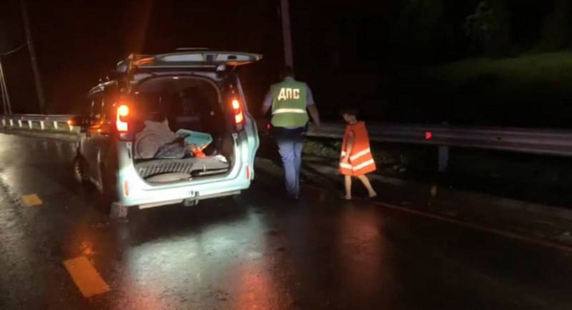 На трассе белгородец с маленьким ребенком стал заложником собственного автомобиля