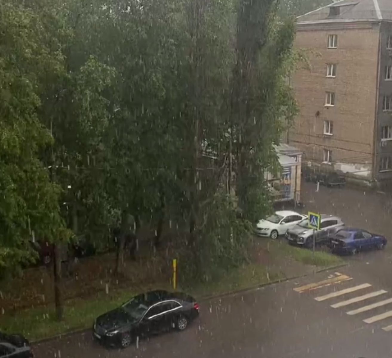 Мощный ливень накрыл Воронеж (ВИДЕО)