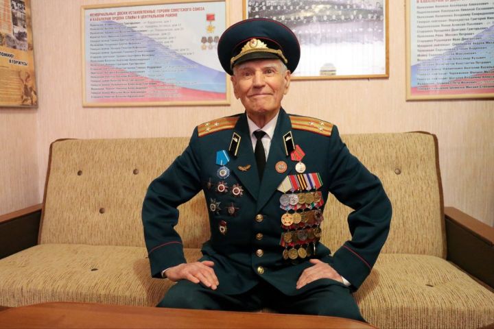 Президент отметил заслуги воронежского ветерана Николая Борисова