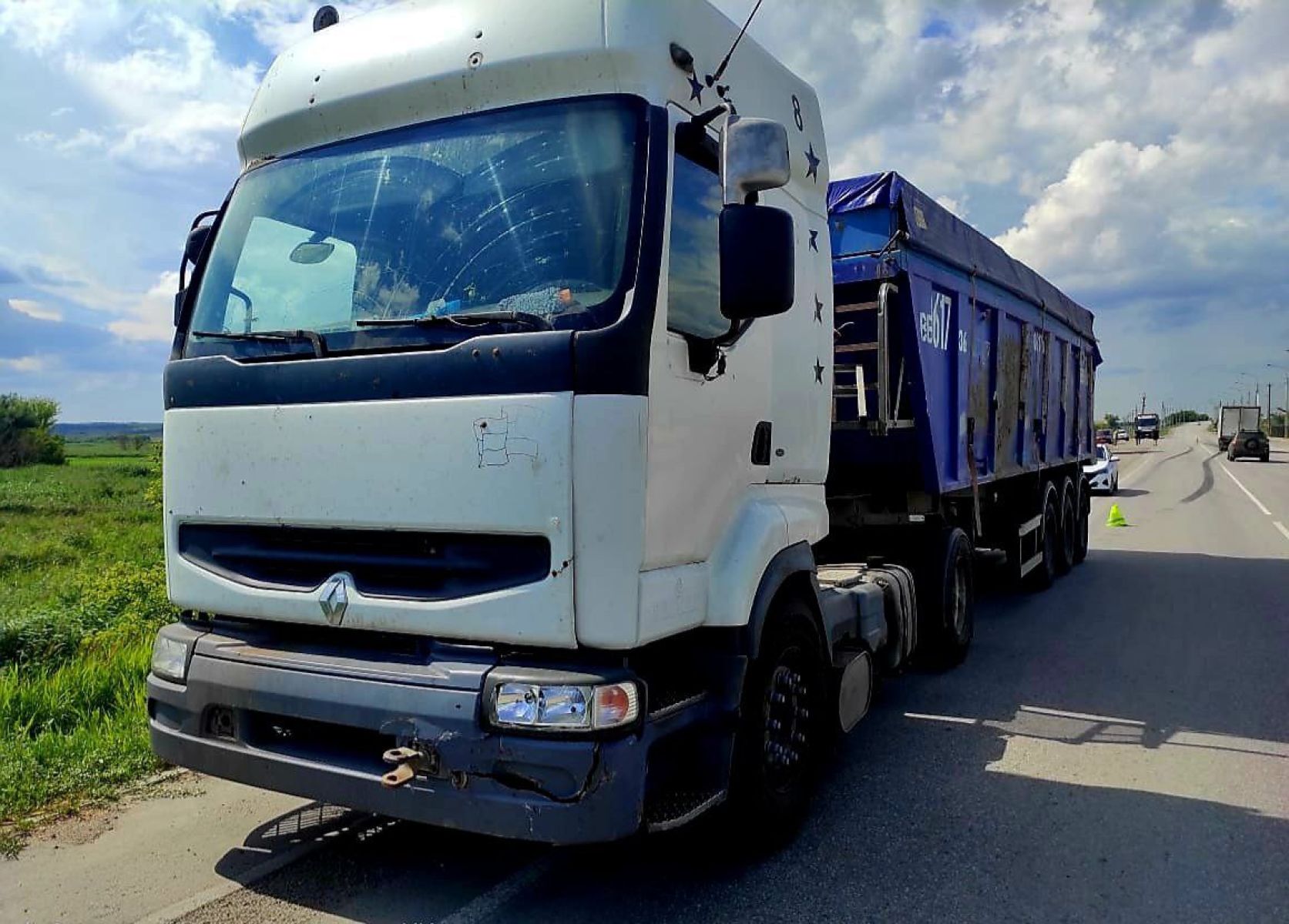 Грузовик насмерть сбил пешехода в Воронежской области