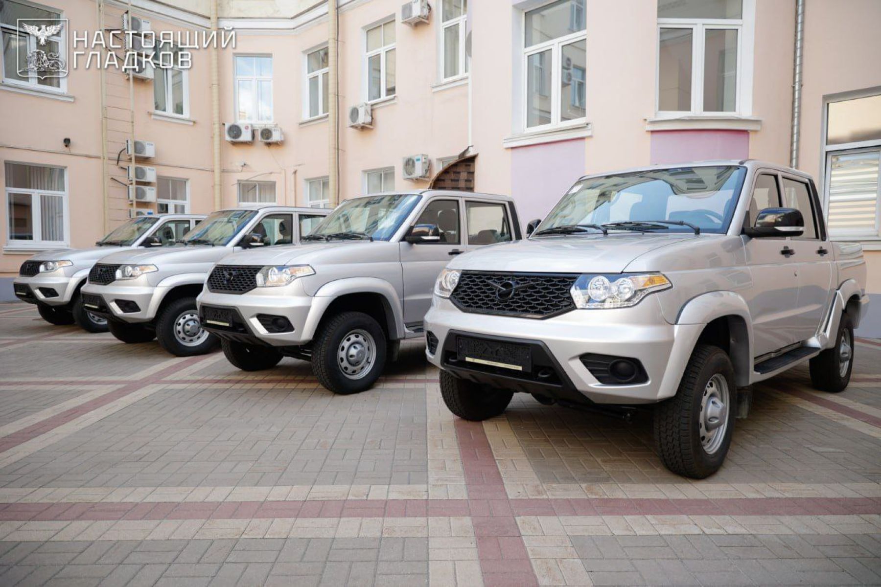 Бойцам «Орлана» передали новые автомобили