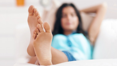 Как избежать летних трещин и потёртостей на пятках