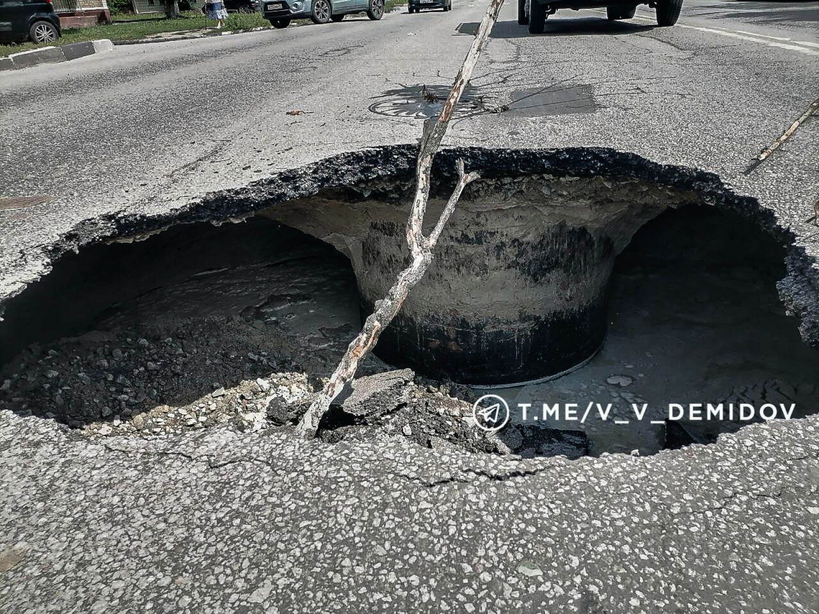 В Белгороде на Михайловском шоссе отвалился грунт