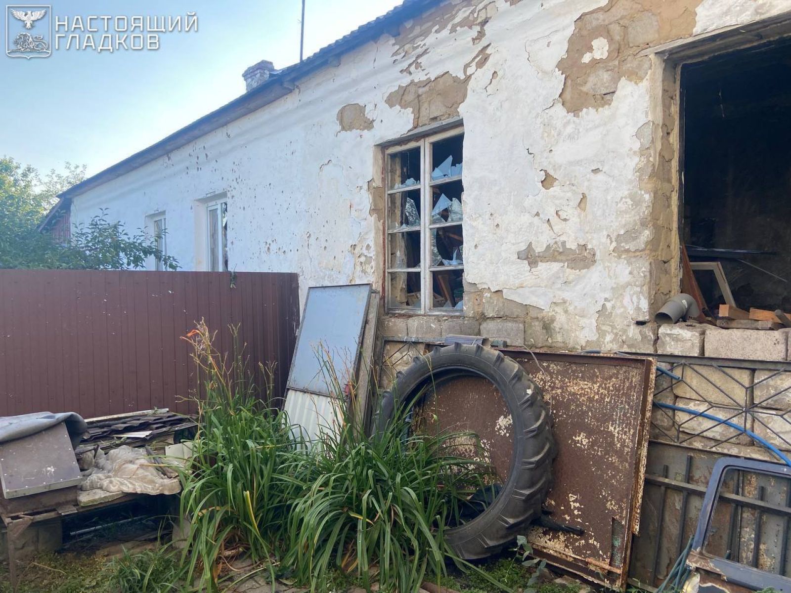 Под Белгородом дрон угодил в супермаркет и жилой дом