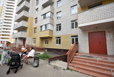 Появились подробности ЧП с малышом, выпавшим из окна 15-го этажа в Воронеже 