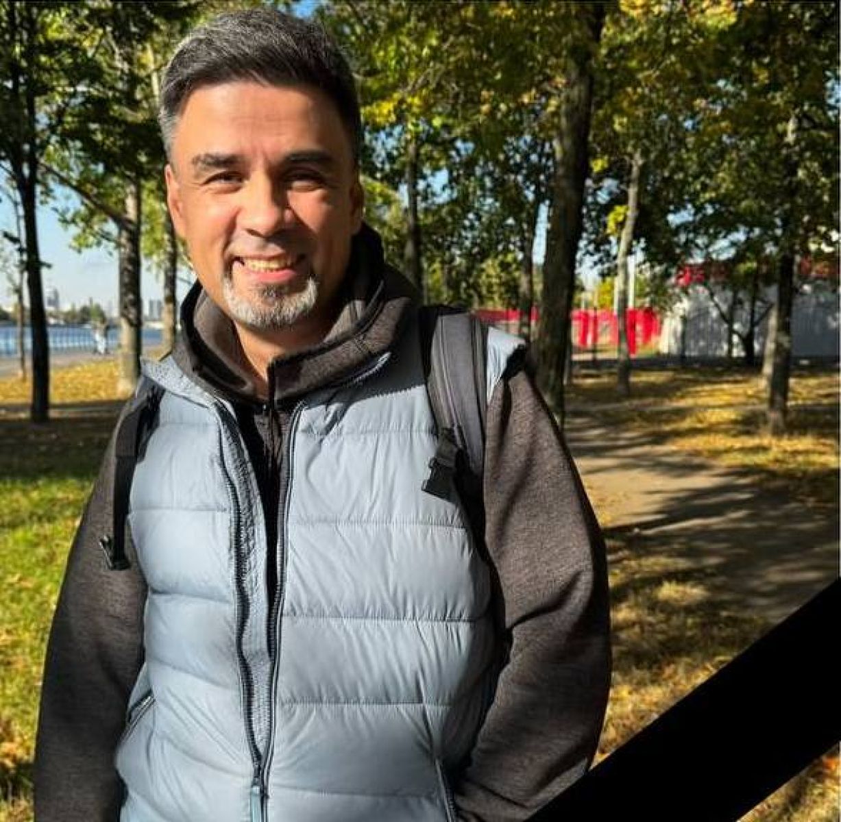 Известный комментатор погиб под колёсами электрички