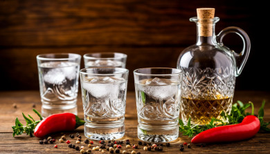 Увеличилось количество насмерть отравившихся чачей на популярном курорте: кем были погибшие? 