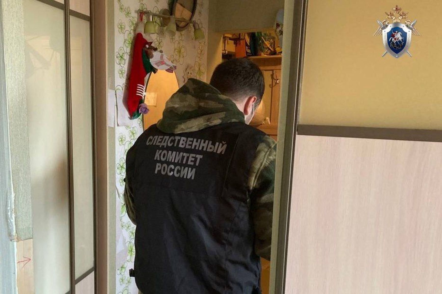 Следователи работают на месте убийства