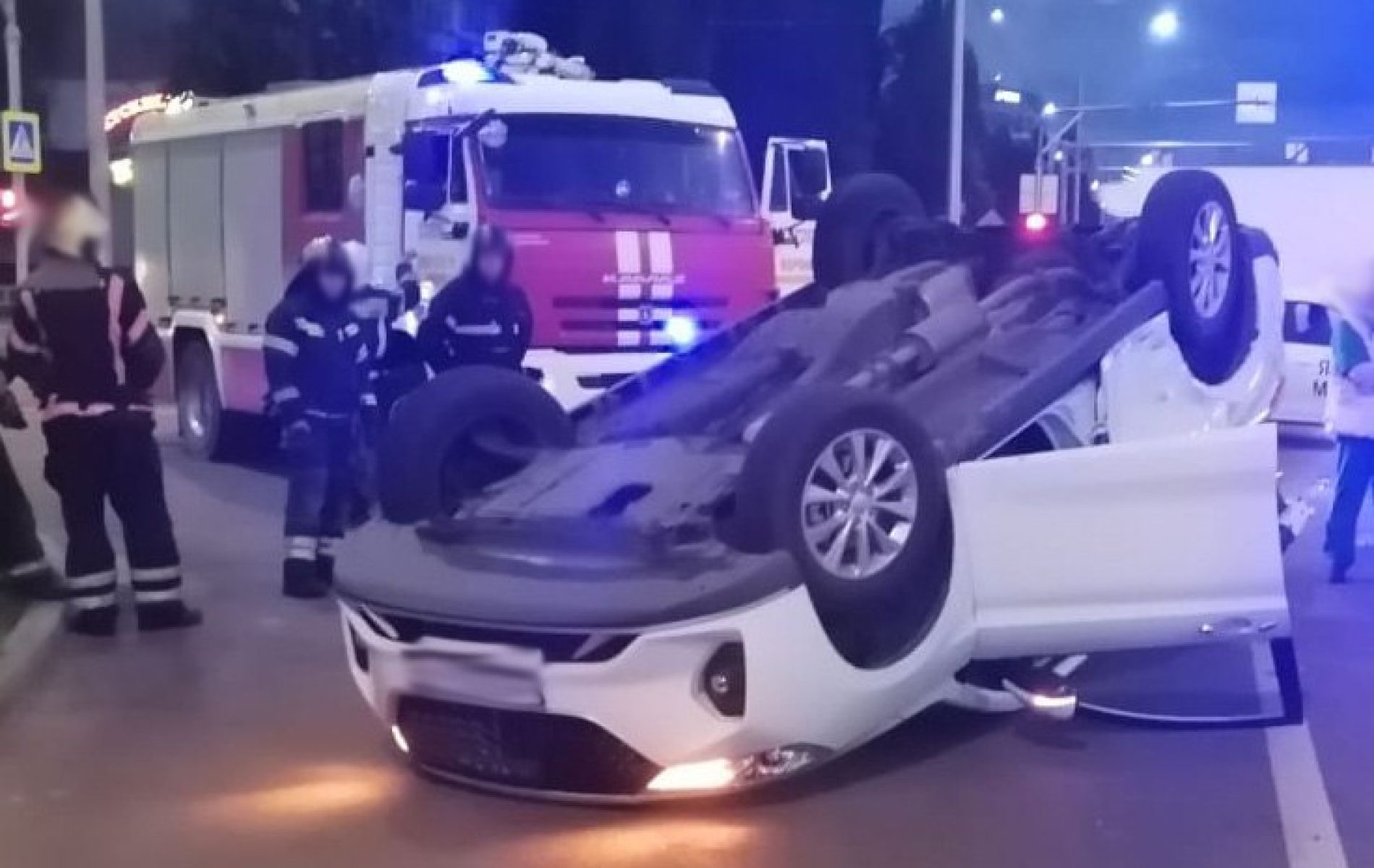 Появились подробности аварии с&nbsp;«перевёртышем» на&nbsp;перекрёстке в&nbsp;Воронеже — пострадал подросток