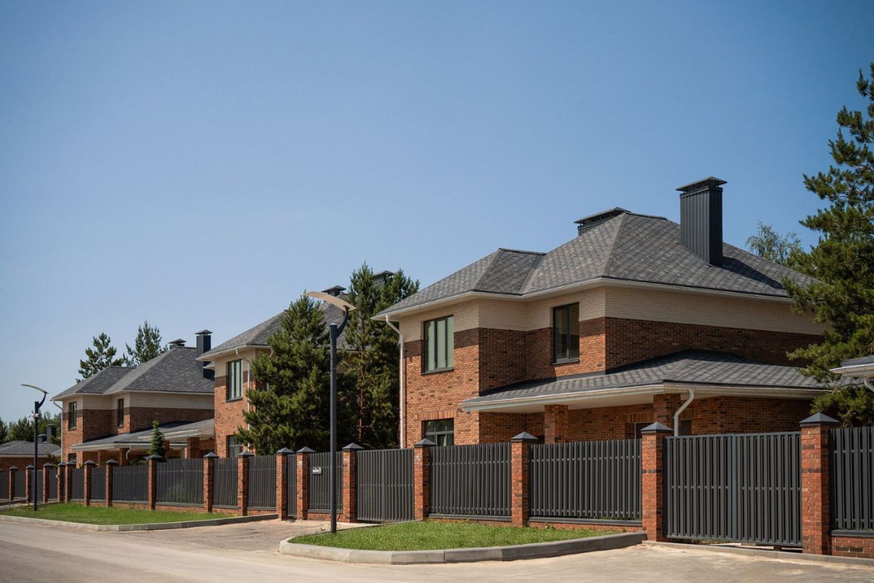 Строить самому или&nbsp;купить готовый дом в&nbsp;коттеджном посёлке?