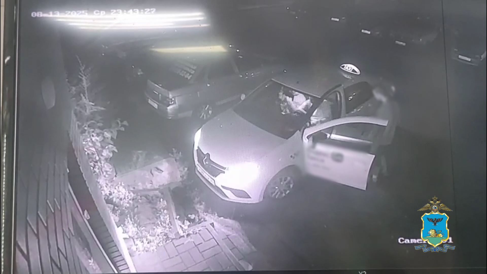 В Старом Осколе задержали неудачливых угонщиков такси: мужчины забыли снять автомобиль с ручного тормоза