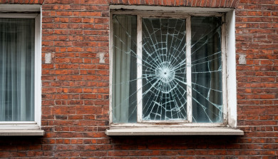 Украинские БПЛА атаковали Воронеж. Повреждена квартира и десяток авто