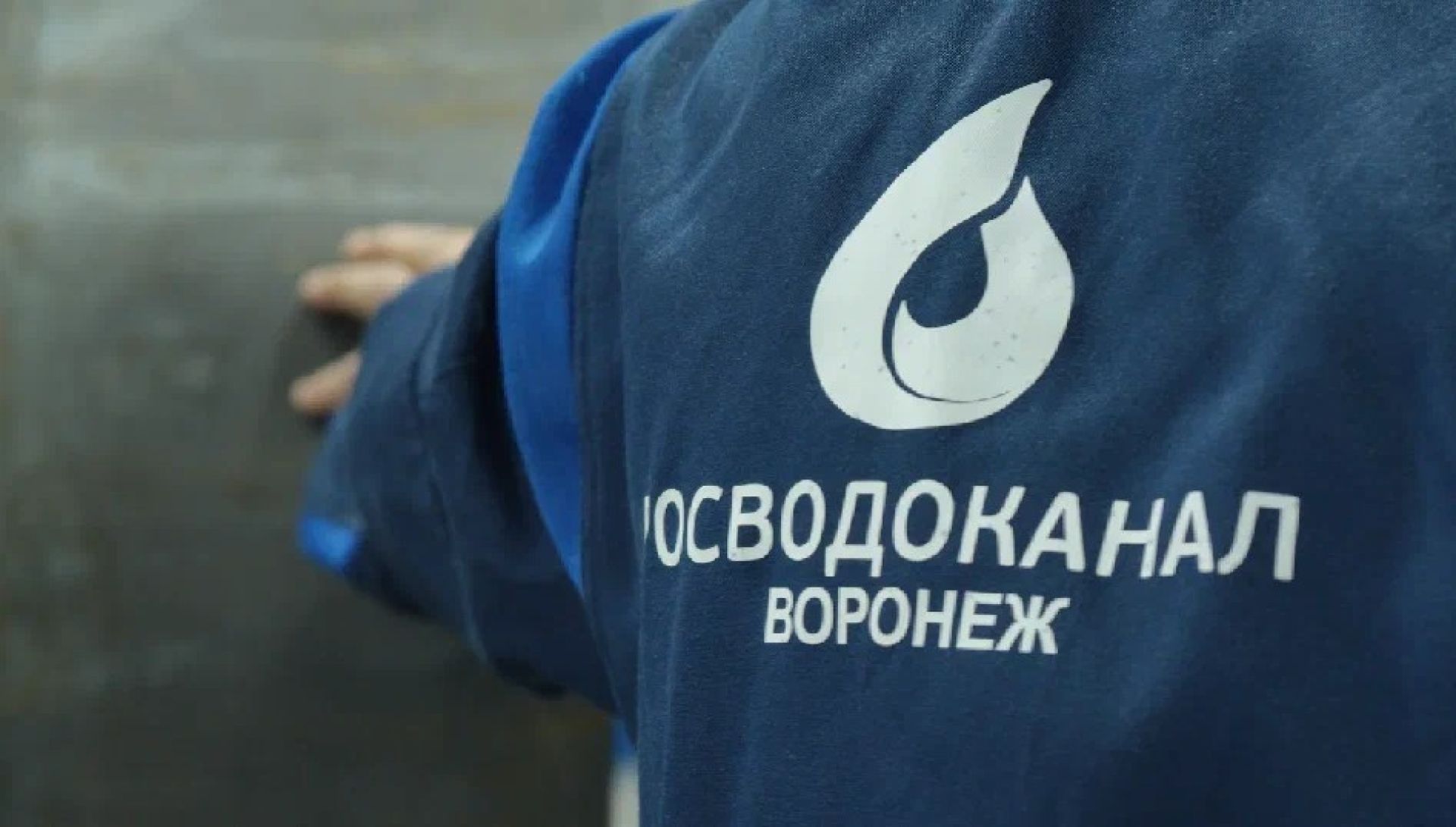 Почему водоснабжение сохраняют даже когда по&nbsp;улице течёт вода