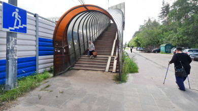 Надземный пешеходный мост возле областной больницы пугает воронежцев своей разрухой