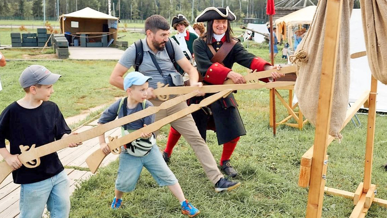 Петровская эпоха, старинные ремёсла, игры и концерты