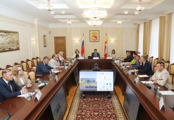 Глава Воронежа: на Петровской набережной скоро появятся автокафе