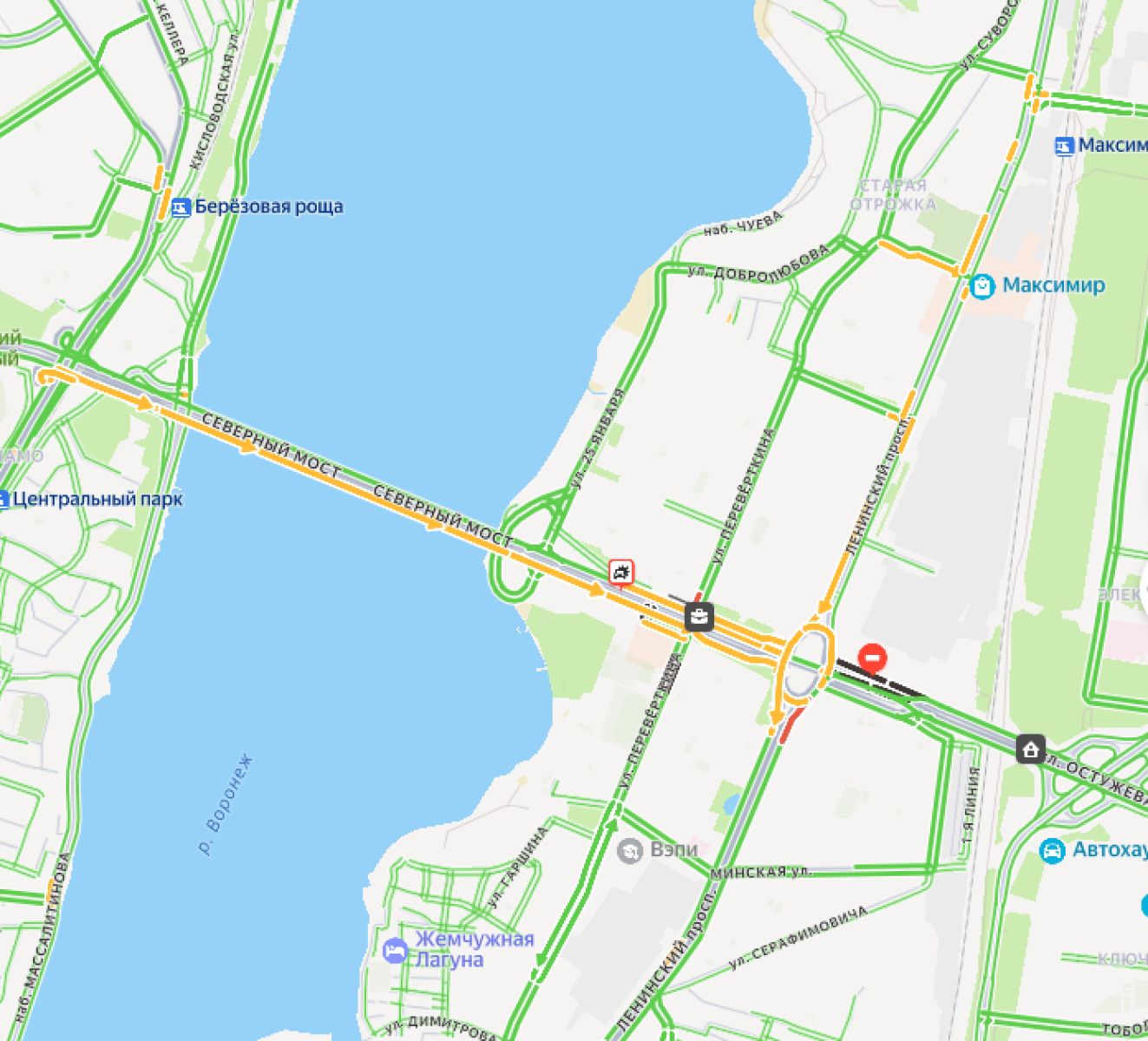 Пробка сковала воронежский мост из-за ДТП&nbsp;