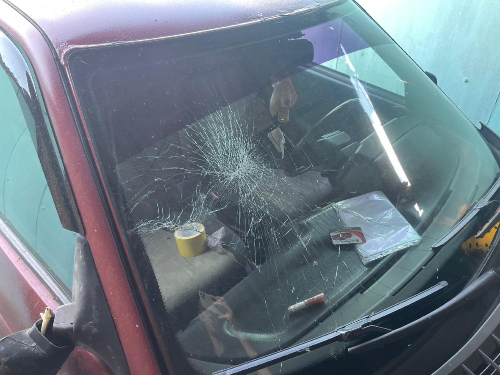 Белгородец разгромил автомобиль знакомой после отказа выйти за него замуж