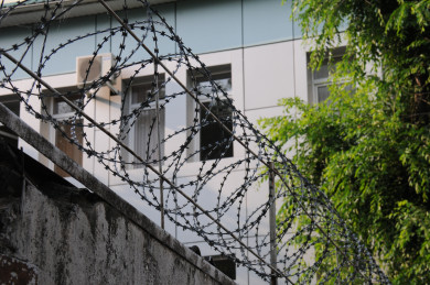 Воронежский экс-полицейский, задержанный за диверсию, останется в СИЗО