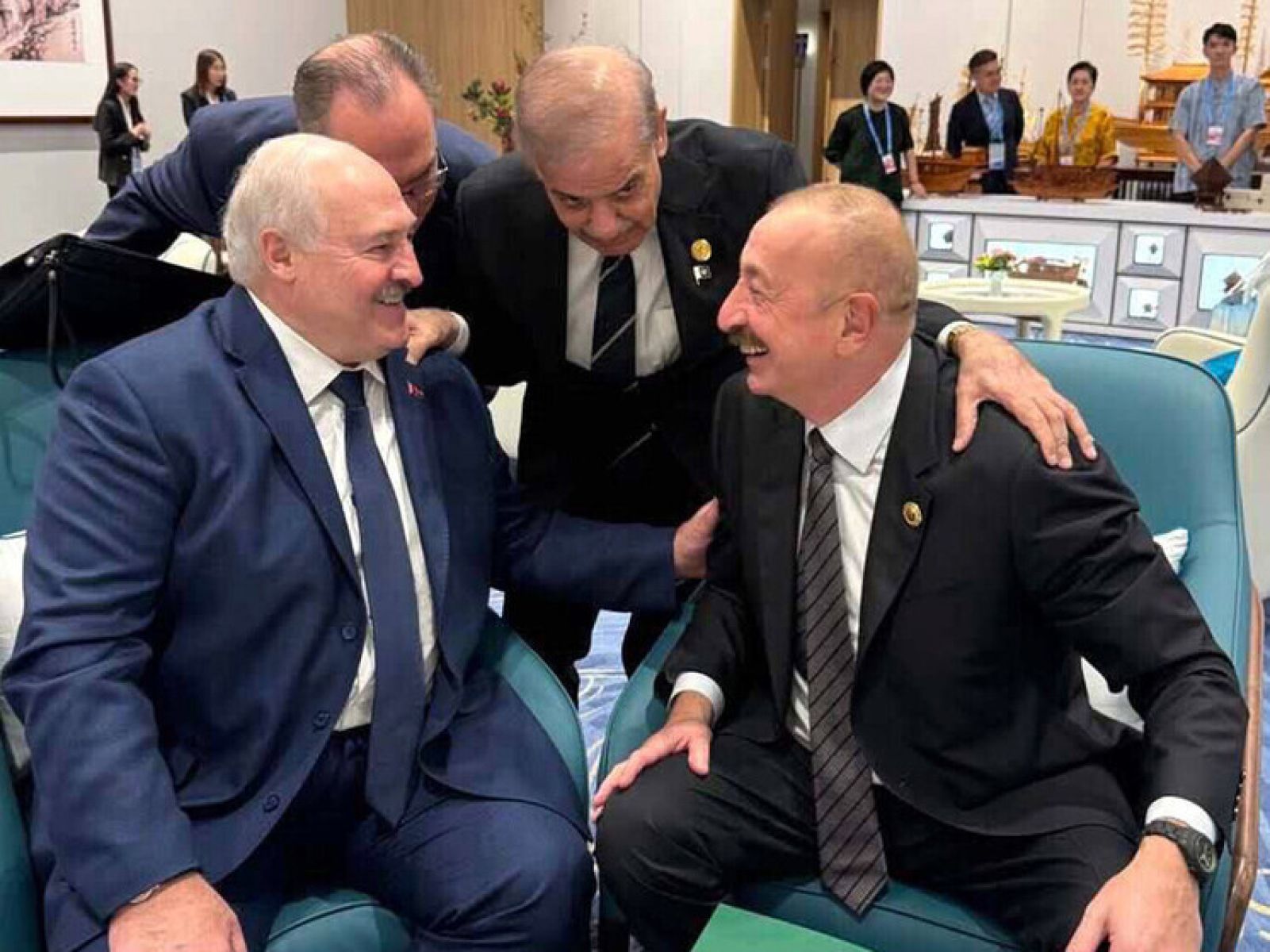 Президент Беларуси Александр Лукашенко и лидер Азербайджана Ильхам Алиев