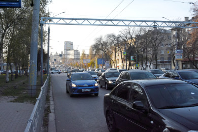 Утренние пробки сковали несколько улиц Воронежа