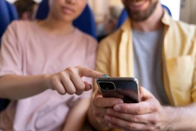 Уже 1,6 млн россиян вновь платят с iPhone