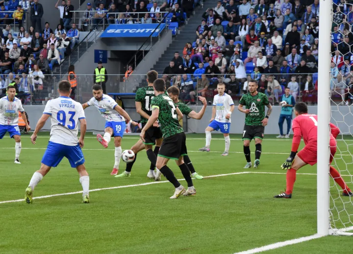 «Мы убираем дурацкий риск». Тренер «Факела» Шалимов прокомментировал неуверенные победы команды