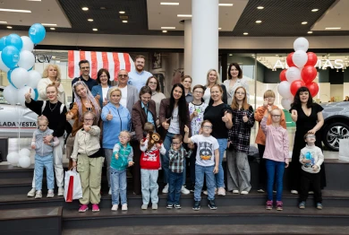 В Воронеже детям с синдромом Дауна подарили новые очки