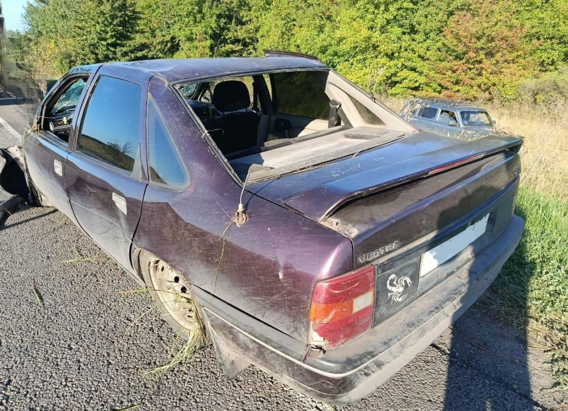 Легковушка улетела в&nbsp;кювет на&nbsp;воронежской трассе и&nbsp;перевернулась — есть пострадавший