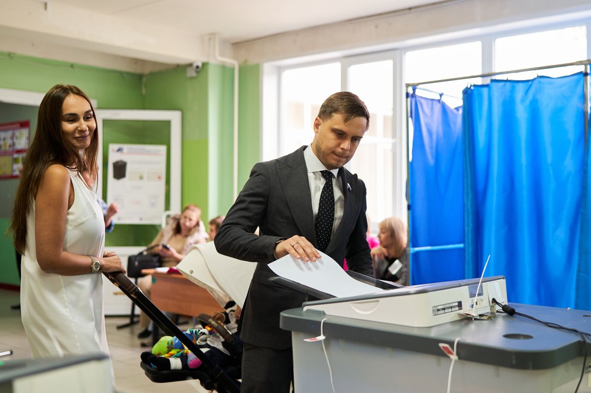 Воронежцы приходят на избирательные участки семьями