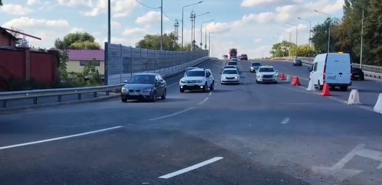 Движение по воронежской улице открыли спустя год ремонта
