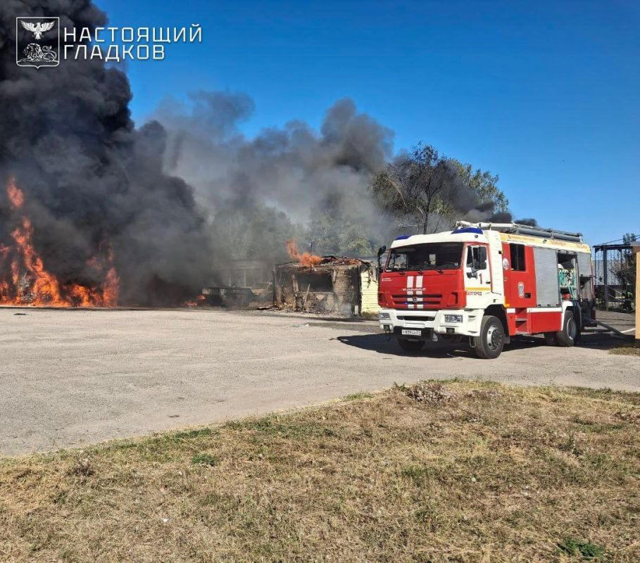 Инцидент с беспилотником в Белгородском районе: пожар на предприятии ликвидируют спасатели