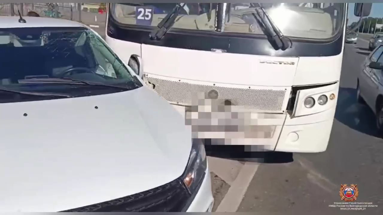 Двух старушек увезли в больницу после ДТП с автобусом в Белгороде