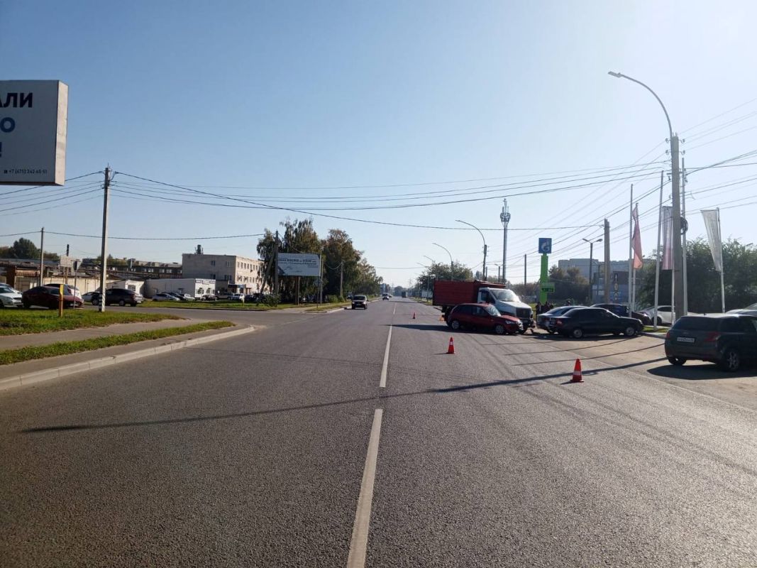 Молодой водитель на «Датсуне» спровоцировал тройное ДТП в Тамбове, проигнорировав правило главной дороги