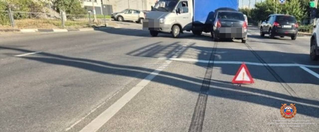 В Белгороде грузовик перекрыл дорогу пенсионеру на иномарке