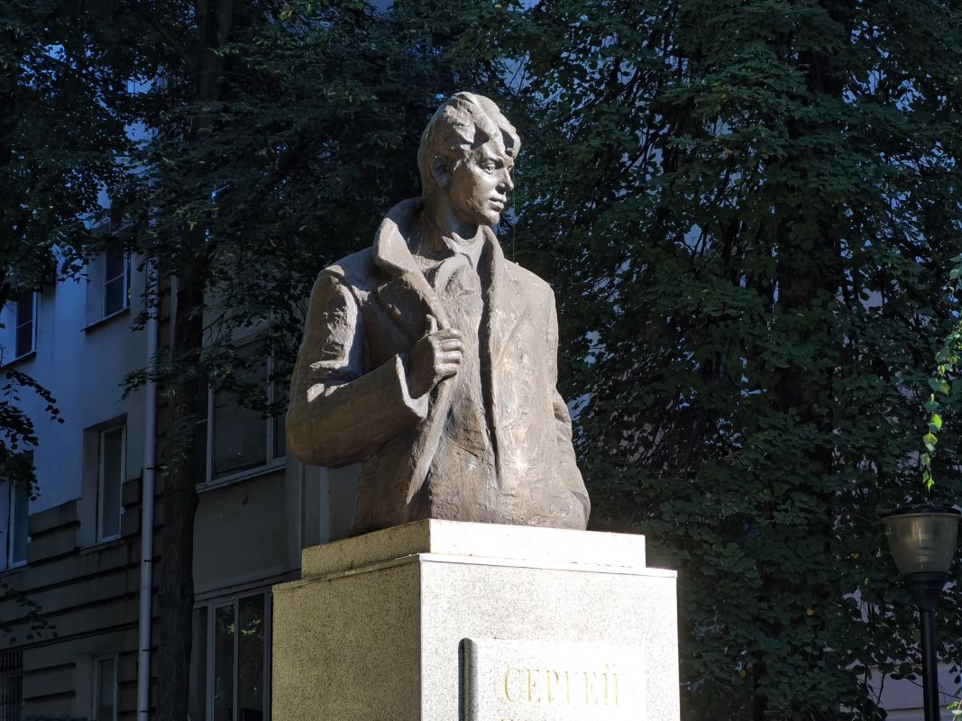 Как и почему памятник Есенину появился в Воронеже