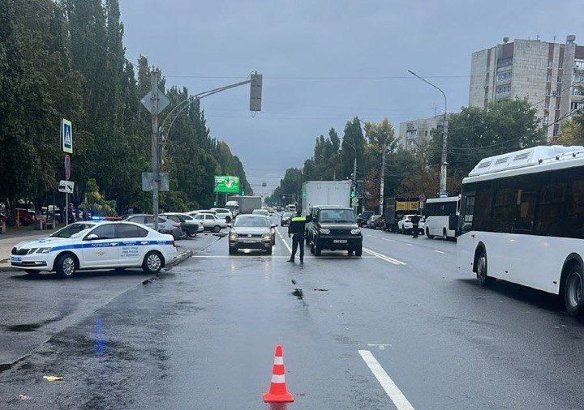 «БМВ» насмерть сбил пешехода в&nbsp;Воронеже — водитель скрылся с&nbsp;места аварии