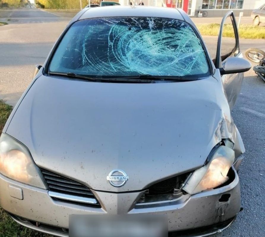 Мопед на скорости влетел в легковушку в Воронежской области