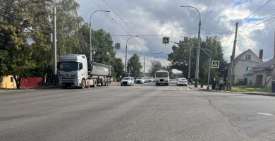 В Тамбове грузовик сбил насмерть старушку, переходившую на красный свет